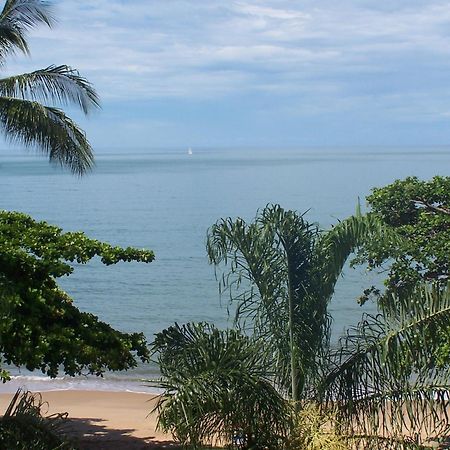 Roydon Beachfront Apartments Trinity Beach Exterior photo