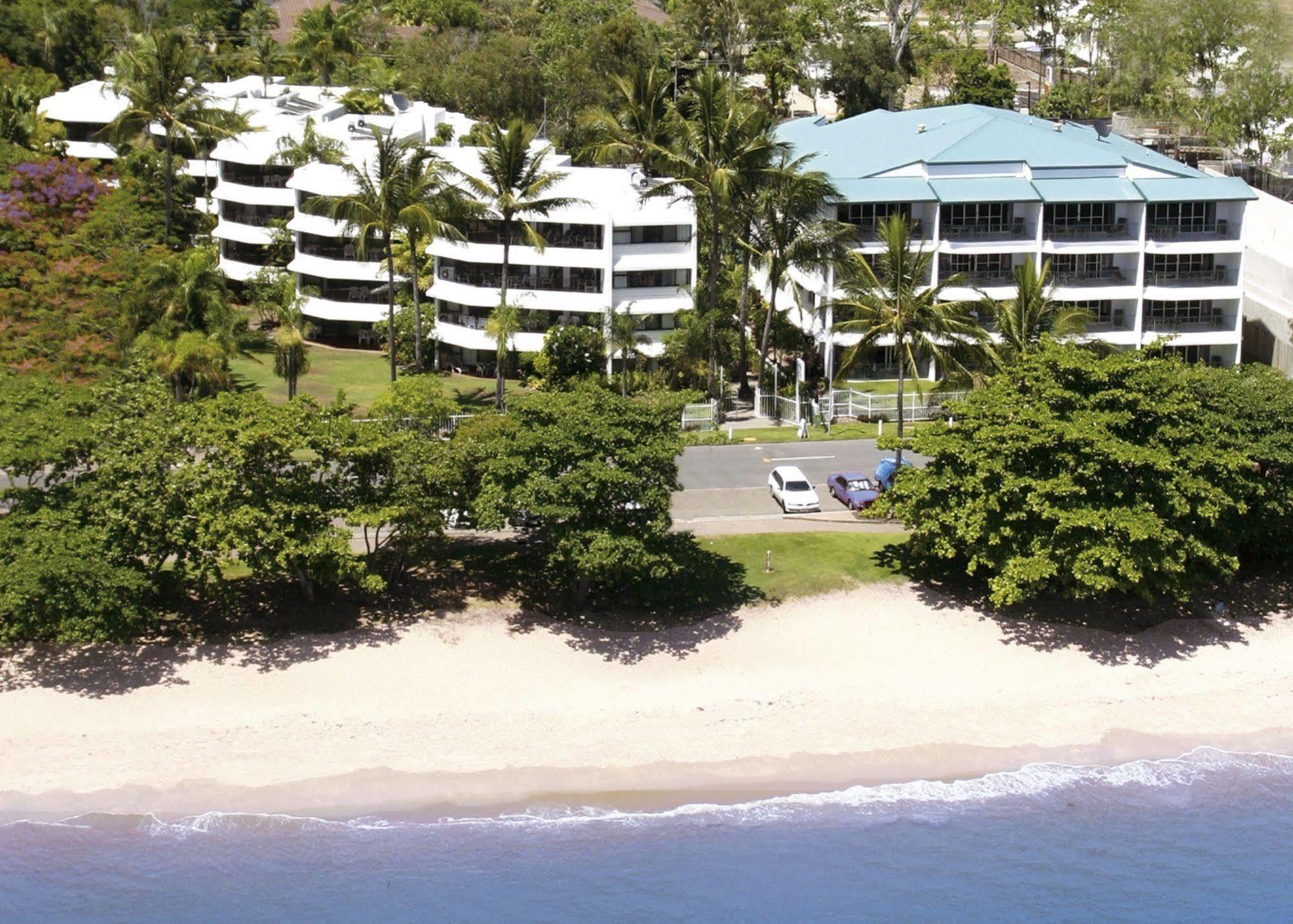 Roydon Beachfront Apartments Trinity Beach Exterior photo